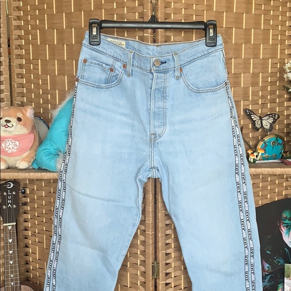 Womens Levi’s 501 Straight Cropped High Waisted Jeans - Picture 2 of 9